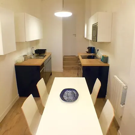 70m² 2 slaapkamer, 1 privé badkamer Appartement in 18th - Sacre Coeur - Montmartre Parijs Kamer foto